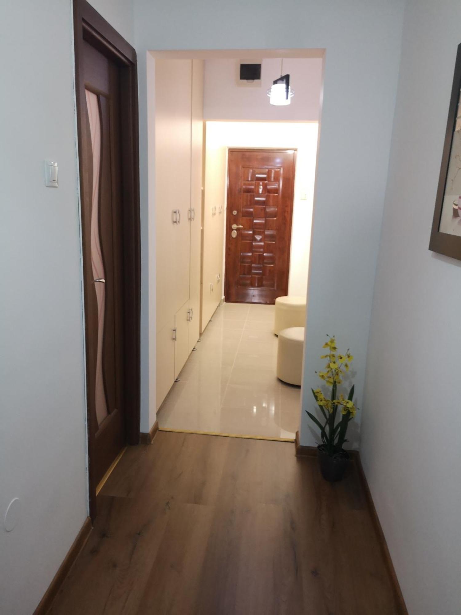 Vultur - 3 Rooms, 2 Bathrooms Apartment *