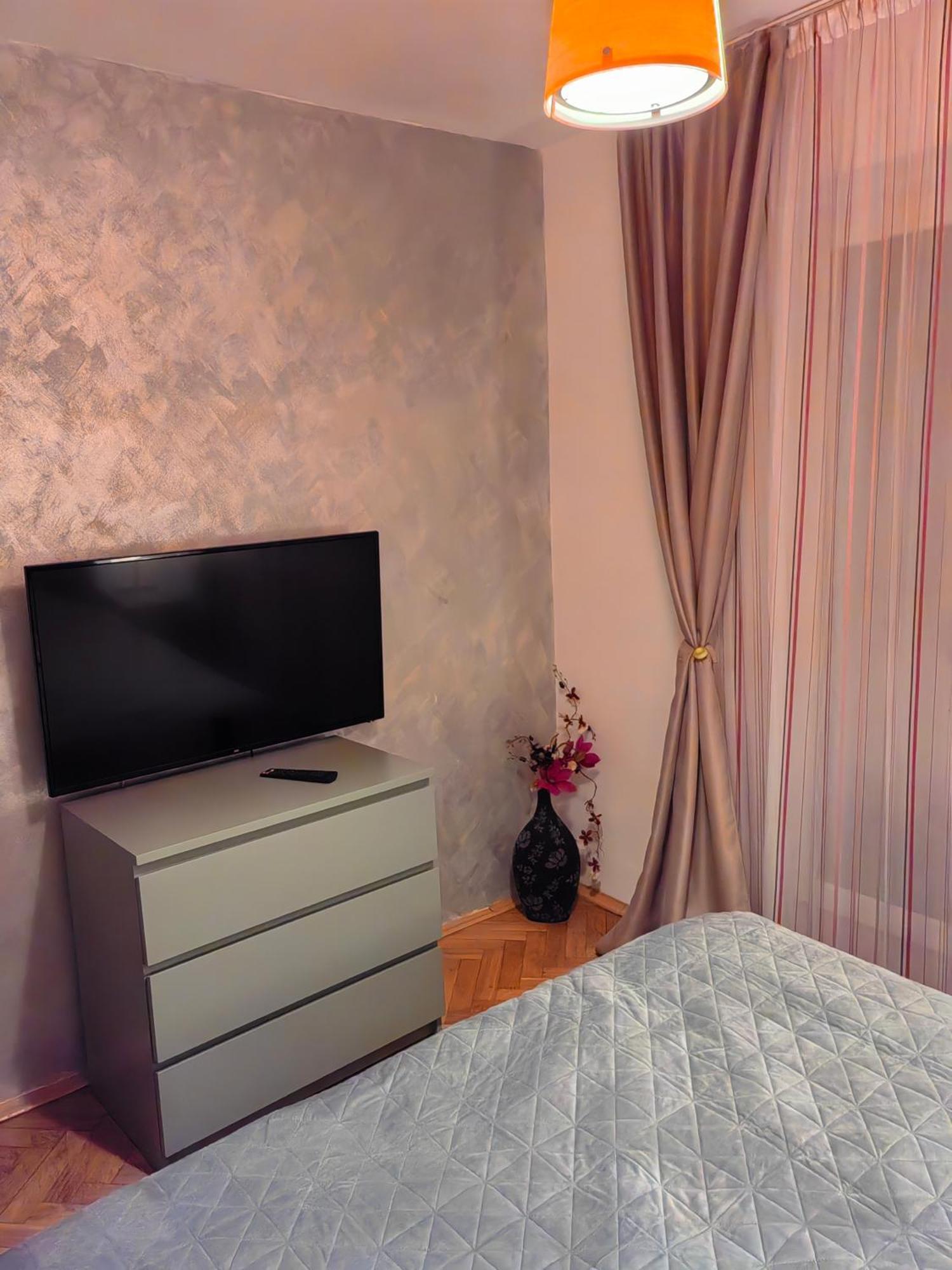 Vultur - 3 Rooms, 2 Bathrooms Apartment *