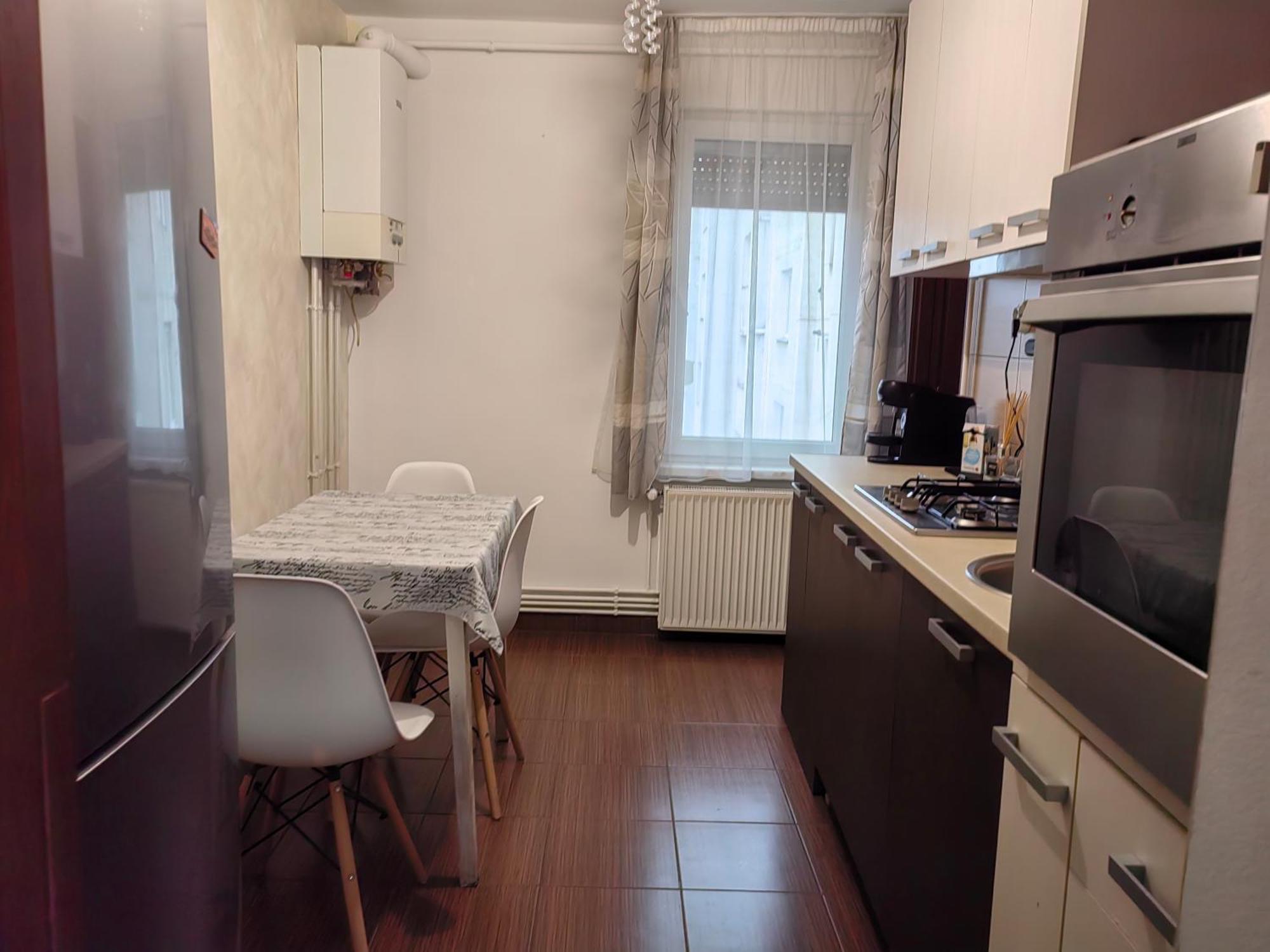 Vultur - 3 Rooms, 2 Bathrooms Apartment