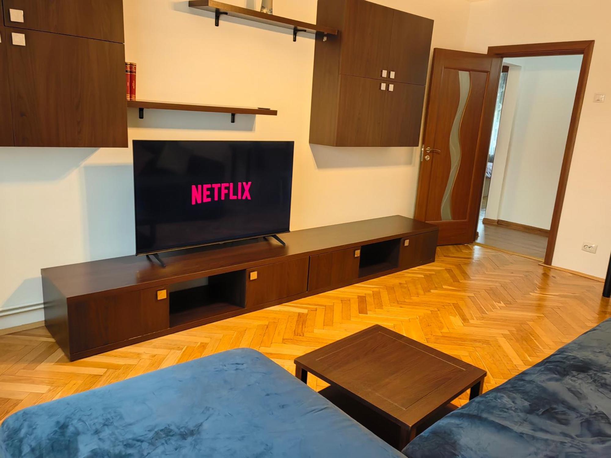 Vultur - 3 Rooms, 2 Bathrooms Apartment Targu Mures